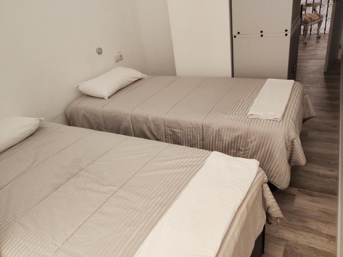 Palafox 23 Hostel Мадрид Екстериор снимка