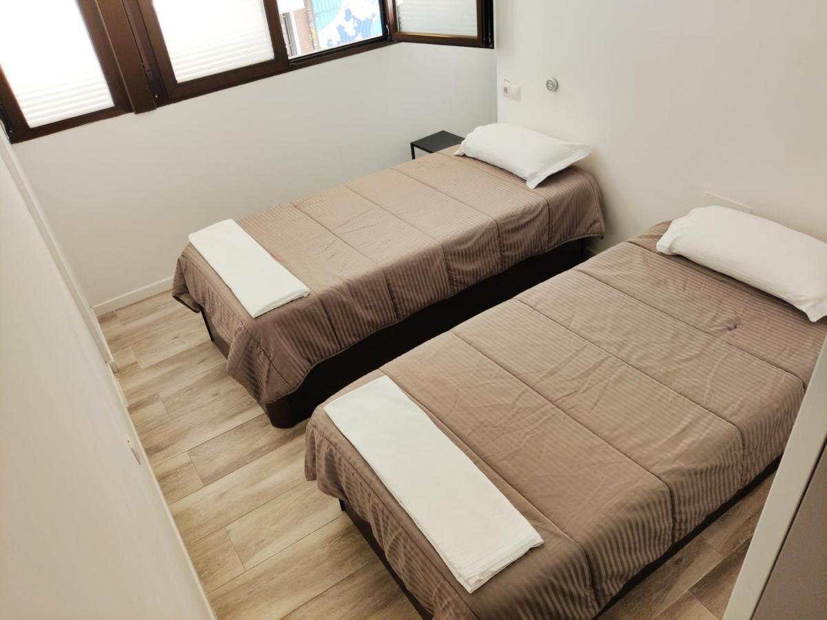 Palafox 23 Hostel Мадрид Екстериор снимка