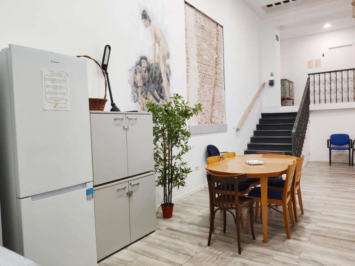 Palafox 23 Hostel Мадрид Екстериор снимка