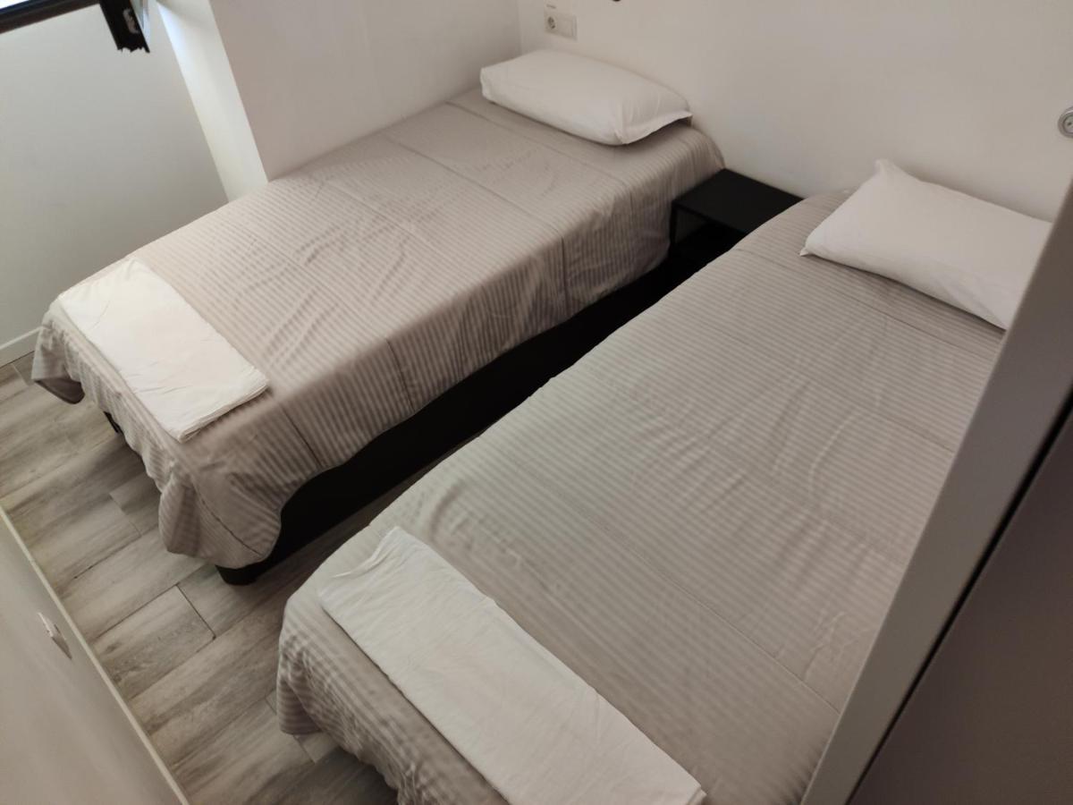 Palafox 23 Hostel Мадрид Екстериор снимка