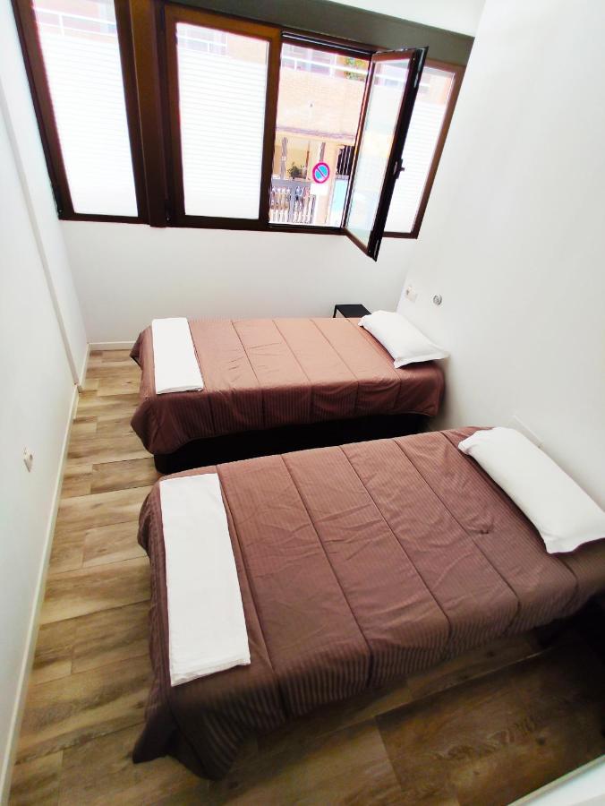 Palafox 23 Hostel Мадрид Екстериор снимка